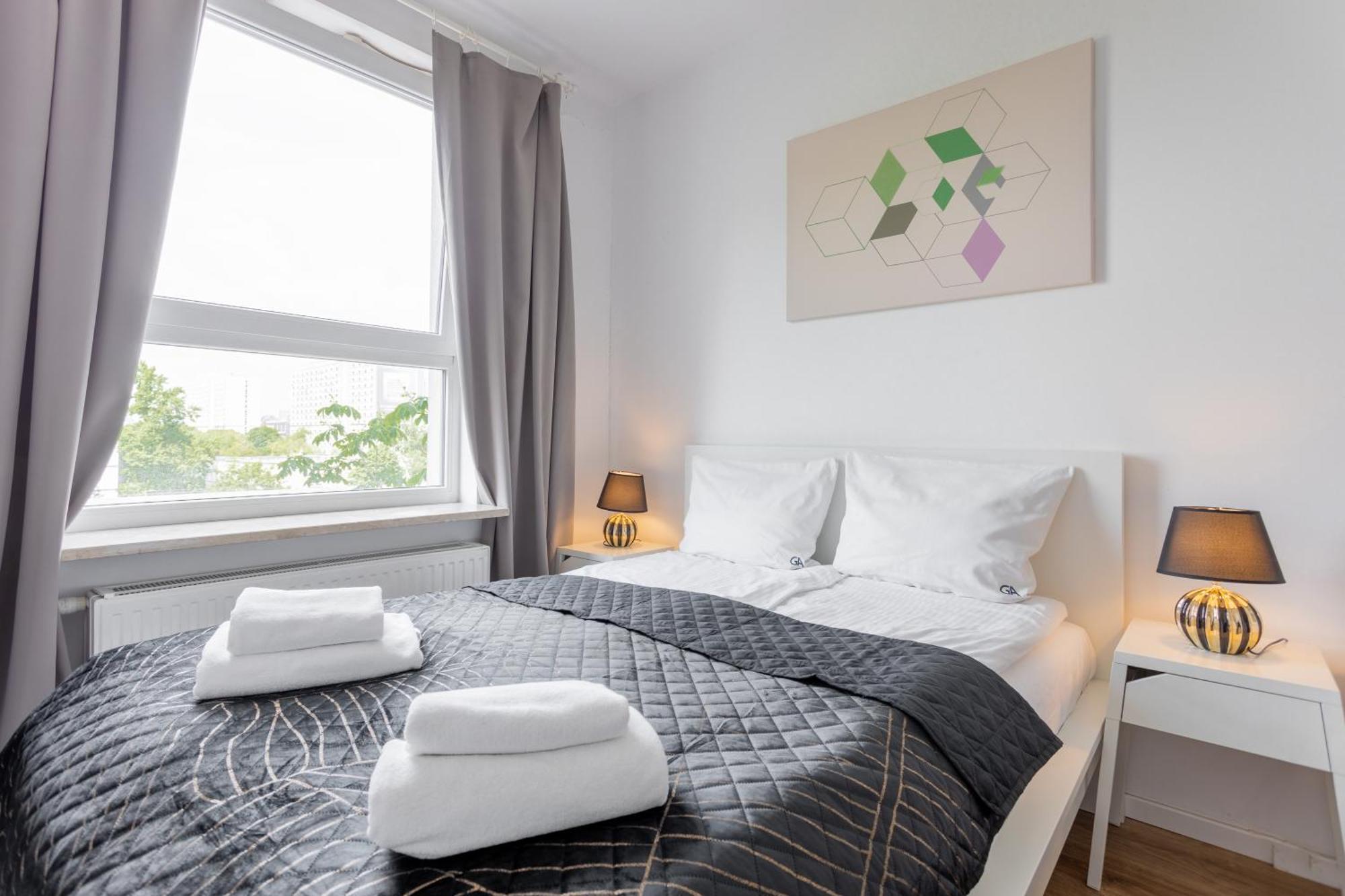 Golden - Big And Bright Stylish - Center - Pereca Apartment